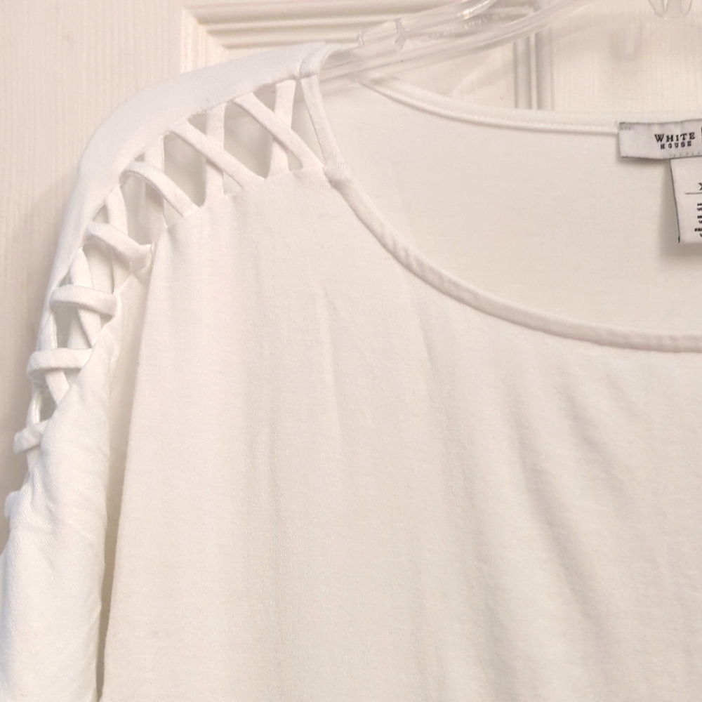 White House Black Market T-shirt with Cris Cross Pattern Shoulder, Size XS - Picture 3 of 5